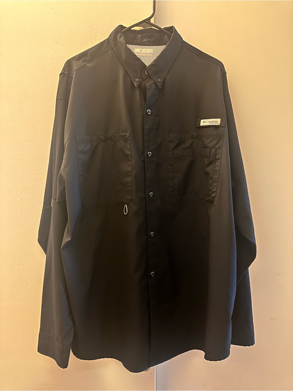 Columbia Men’s Black Performance Fishing Gear. Lightweight Outdoor Shirt
